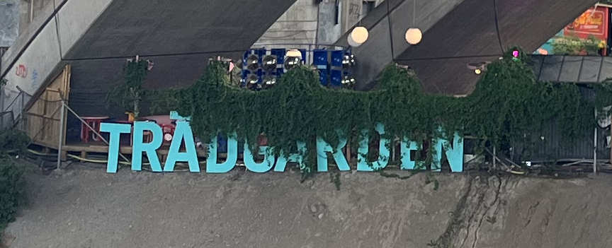 Trädgården / Huset under  bron